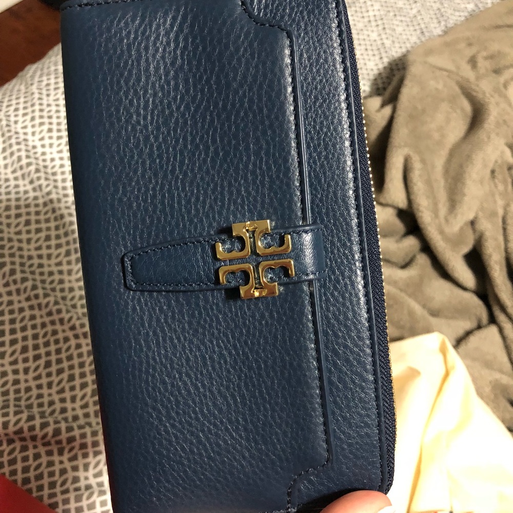 Tory Burch Navy Blue Leather Zip Wallet with Gold Logo